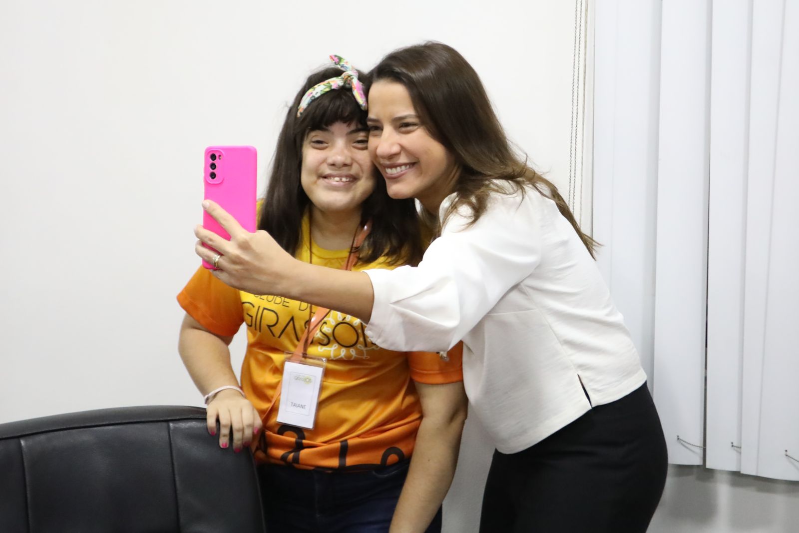 Dia Mundial da Infância e da Pessoa com Síndrome de Down: governadora participa de roda de diálogo e reafirma compromisso de fortalecer inclusão no Estado