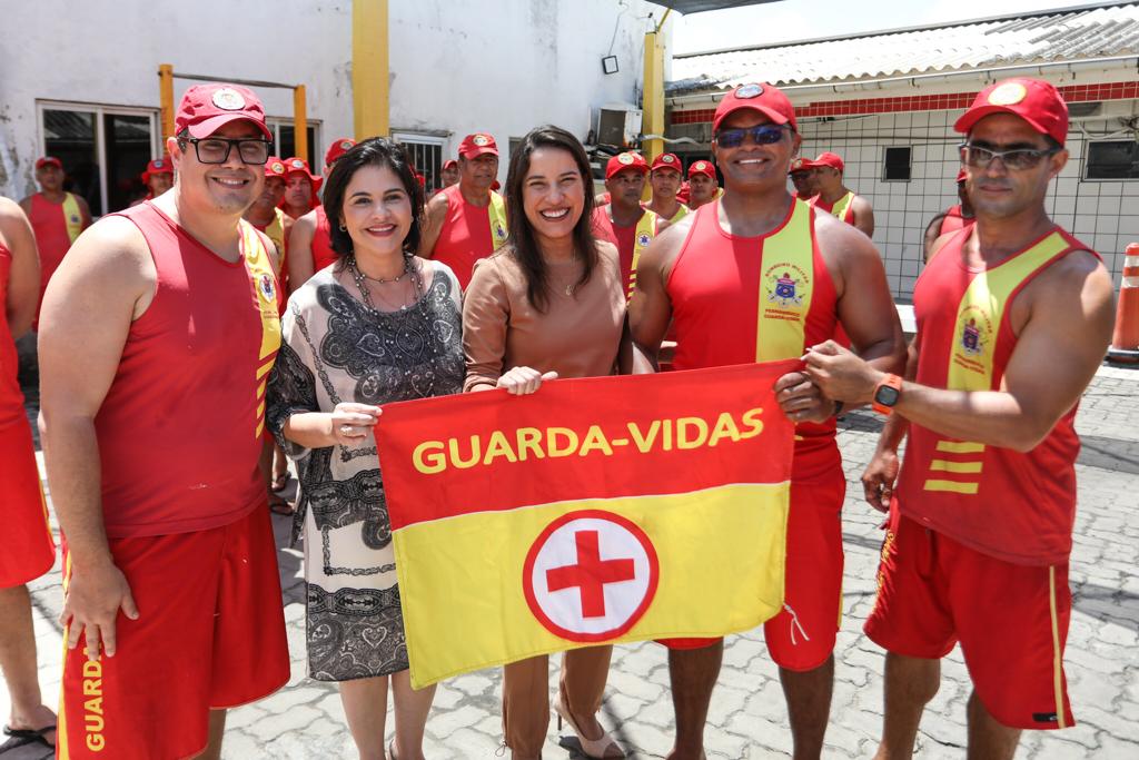 Governadora Raquel Lyra anuncia mais de R$ 23 milhões em investimentos para o Corpo de Bombeiros e assina edital para prevenção e mitigação de incidentes com tubarões