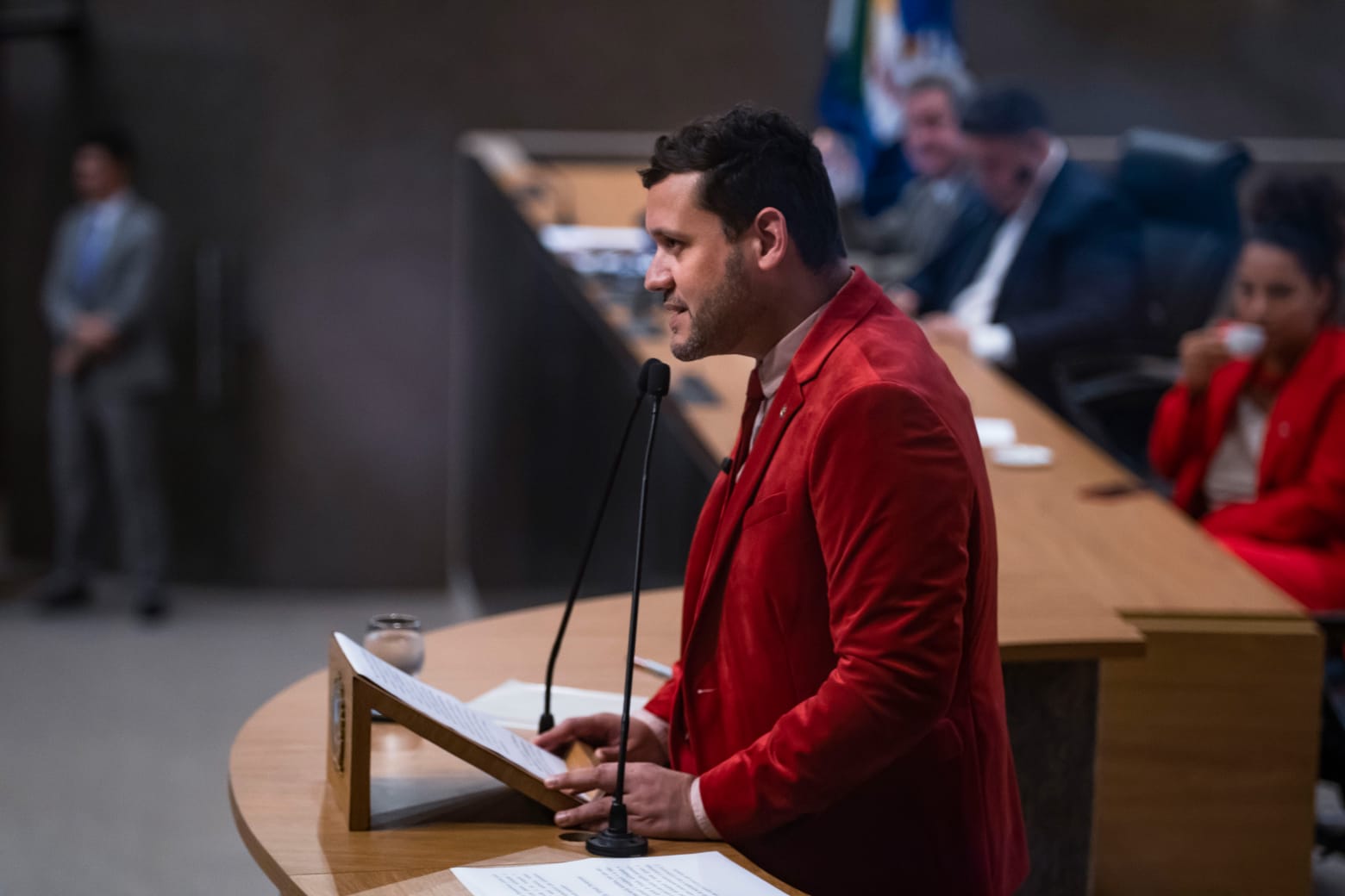 Sessão de estreia na AlepeSob aplausos, deputado Gilmar Júnior fez o primeiro discurso na Tribuna