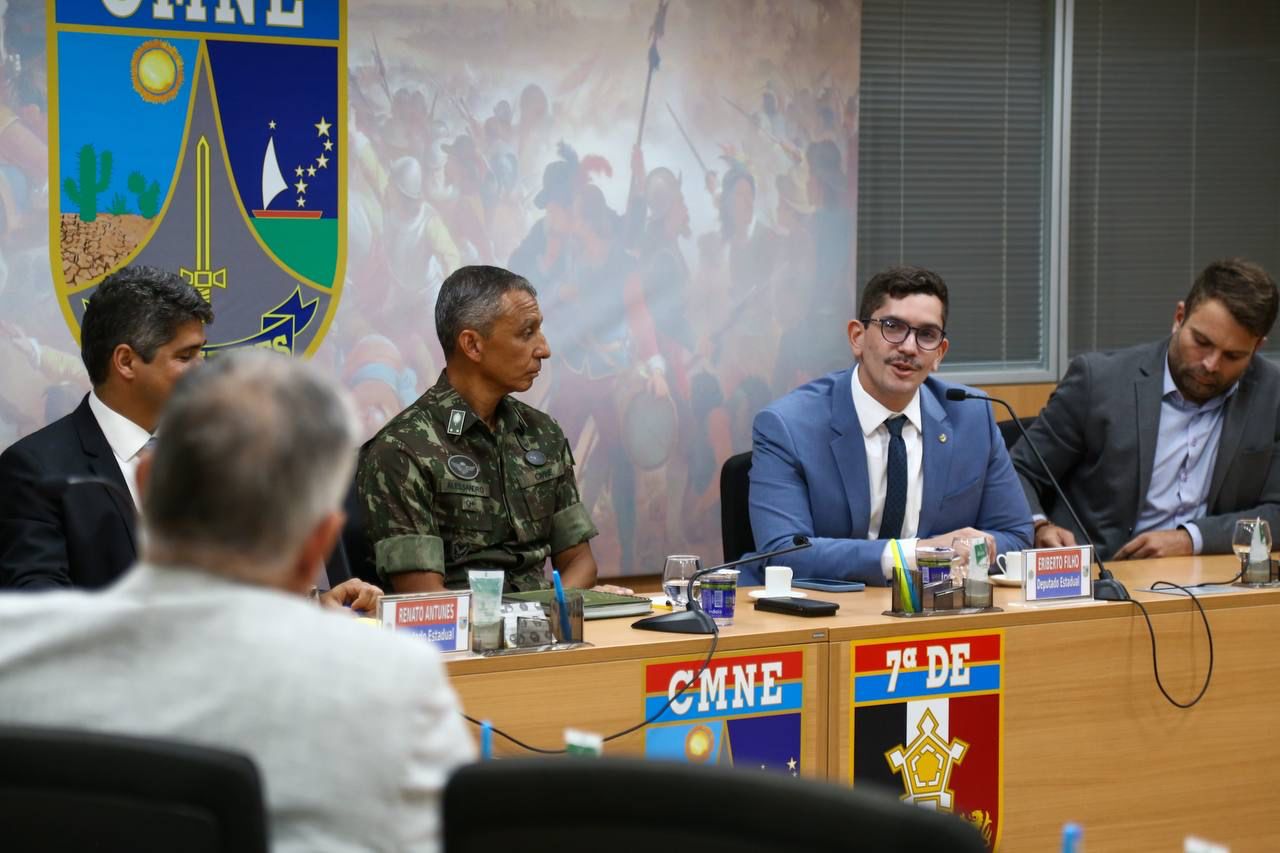 Eriberto Filho realiza visita ao Comando Militar do Nordeste para debater projeto da Escola de Sargentos do Exército