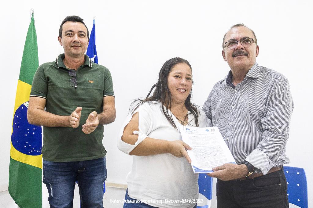 Prefeitura de Agrestina entrega primeira Certidão de Regularidade Fundiária e avança na concretização do Moradia Legal