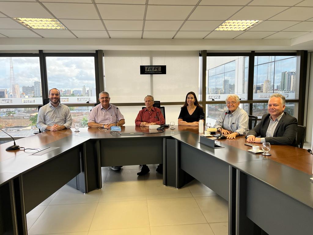 Guilherme Coelho discute implementação de Cluster Industrial para o Agronegócio em Petrolina