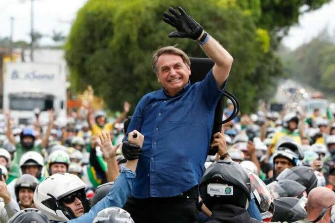 Jair Bolsonaro pretende voltar para o Brasil dia (30).