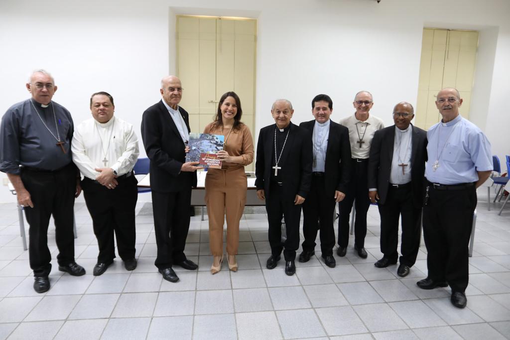 Em encontro com bispos do Estado, governadora Raquel Lyra recebe carta com demandas sociais