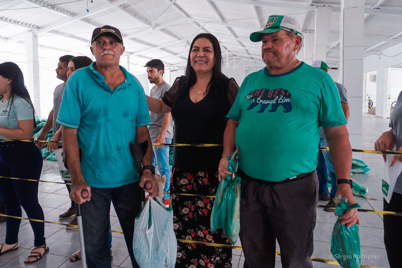 Prefeitura de Jataúba realiza entrega de 11,5 toneladas de peixes para a população