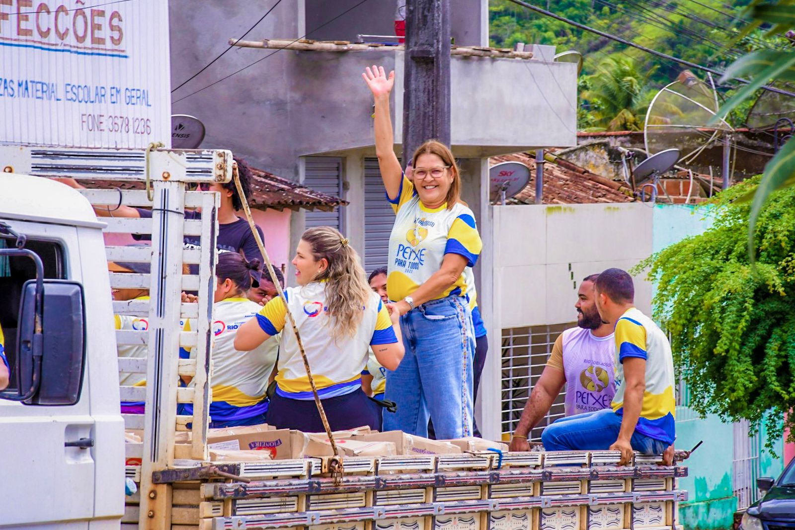 Prefeita Isabel Hacker realiza a tradicional entrega de peixe em Rio Formoso