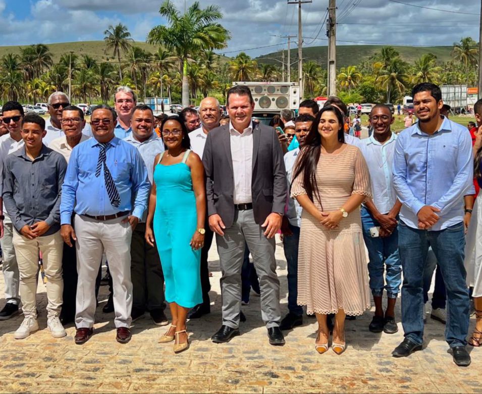 Deputado France Hacker, participa da inauguração da estrada que dá acesso às praias da Várzea do una, Abreu do una e Gravatá, em São José da Coroa Grande