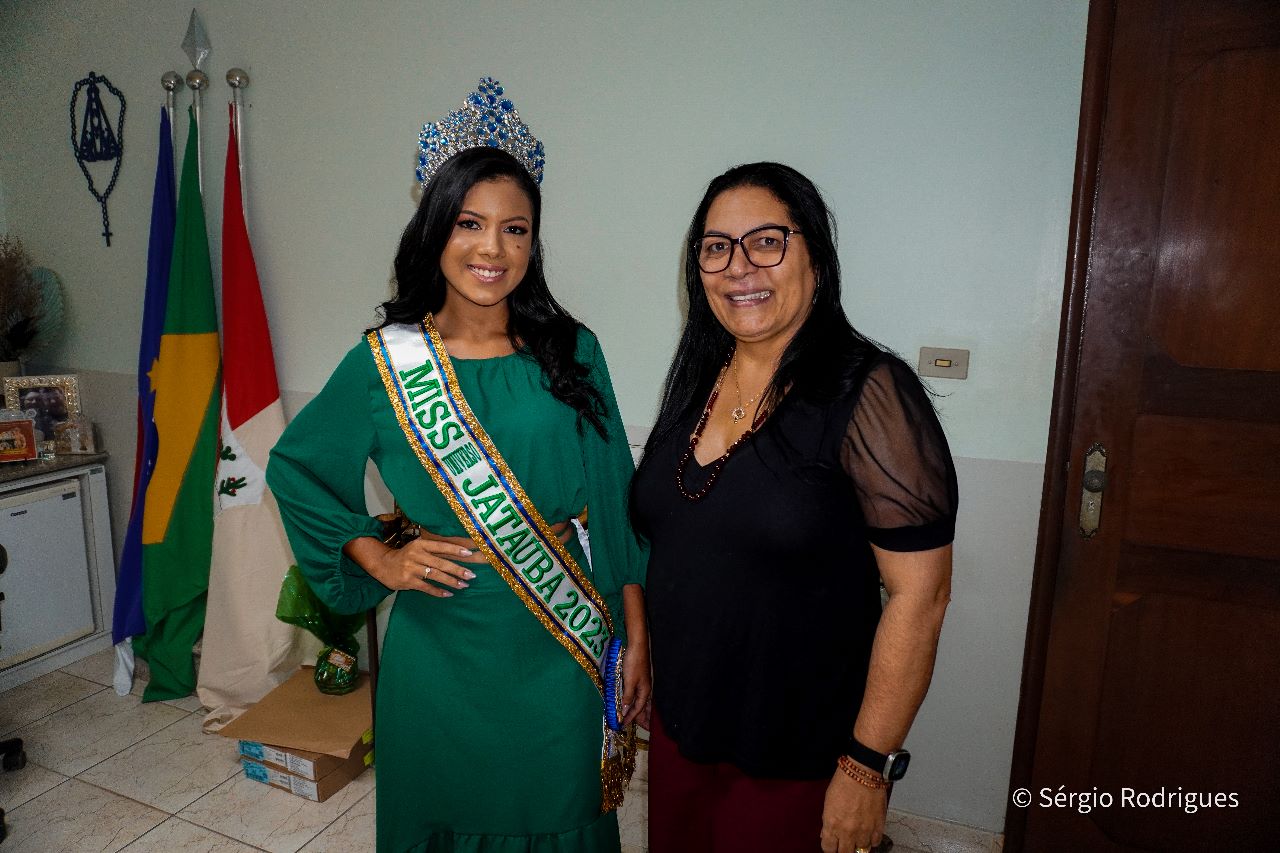 Prefeita Drª Cátia Ribeiro aclama Miss Jataúba 2023