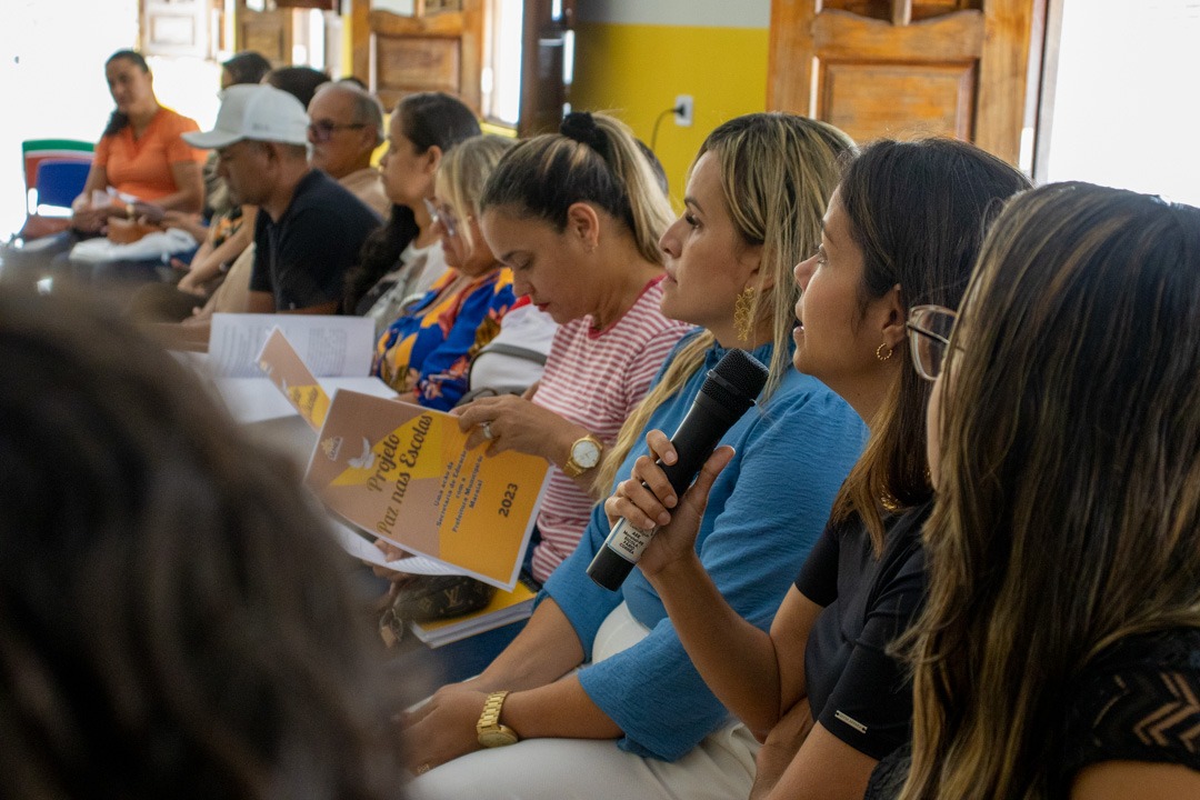 MARLOS CRIA PROJETO PAZ NAS ESCOLAS EM MARAIAL