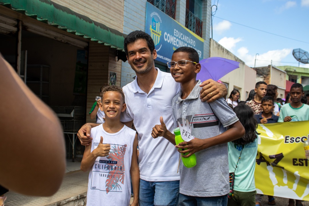 PREFEITURA DE MARAIAL PROMOVE CAMINHADA SOBRE PAZ NAS ESCOLAS