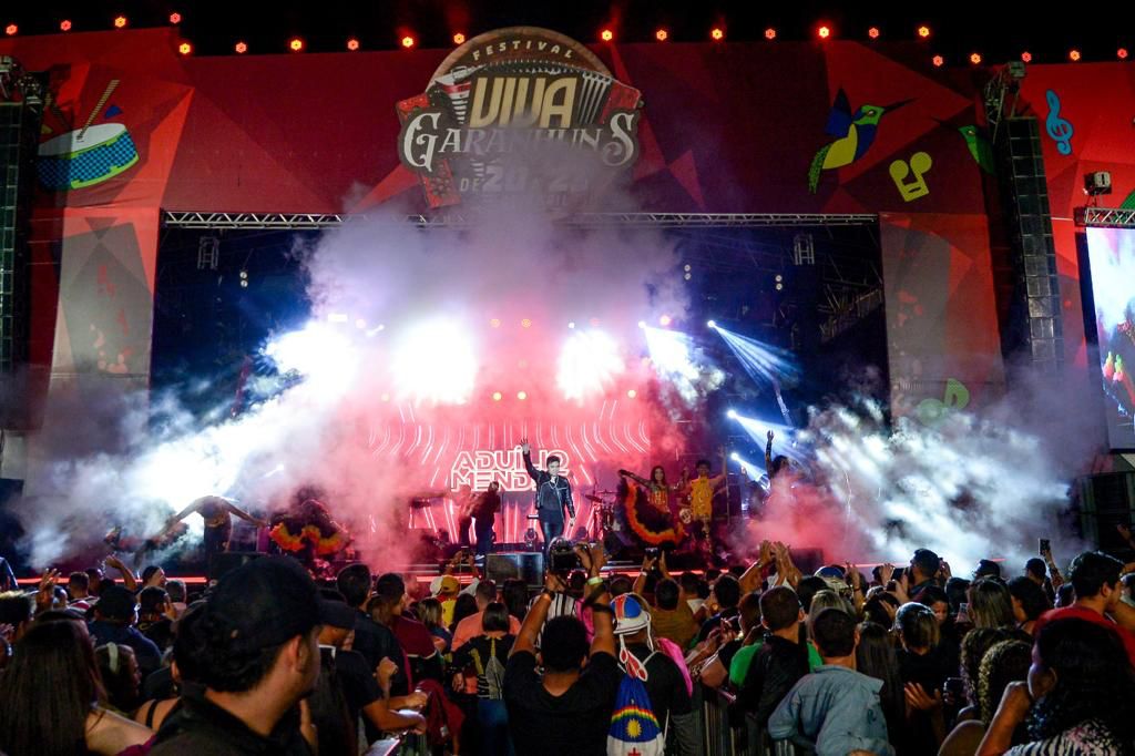 Dorgival Dantas fecha edição histórica do Festival Viva Garanhuns com praça lotada