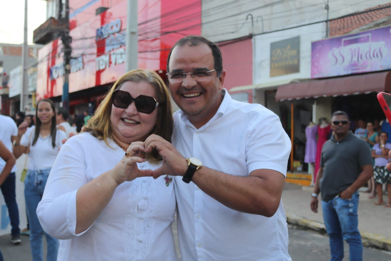 Glória do Goitá: Secretário Maurício Lira participa da caminhada da Paz ao lado da Prefeita Adriana Paes