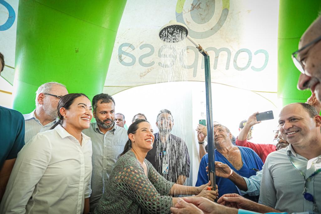 Governadora Raquel Lyra inaugura obra em Sertânia que vai levar água para dez comunidades