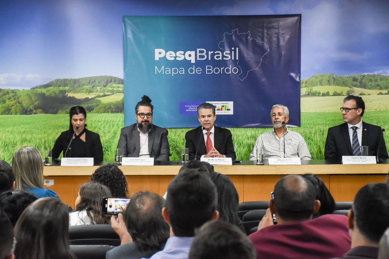 Ministro André de Paula anuncia novo sistema de monitoramento da produção de pescado brasileira.