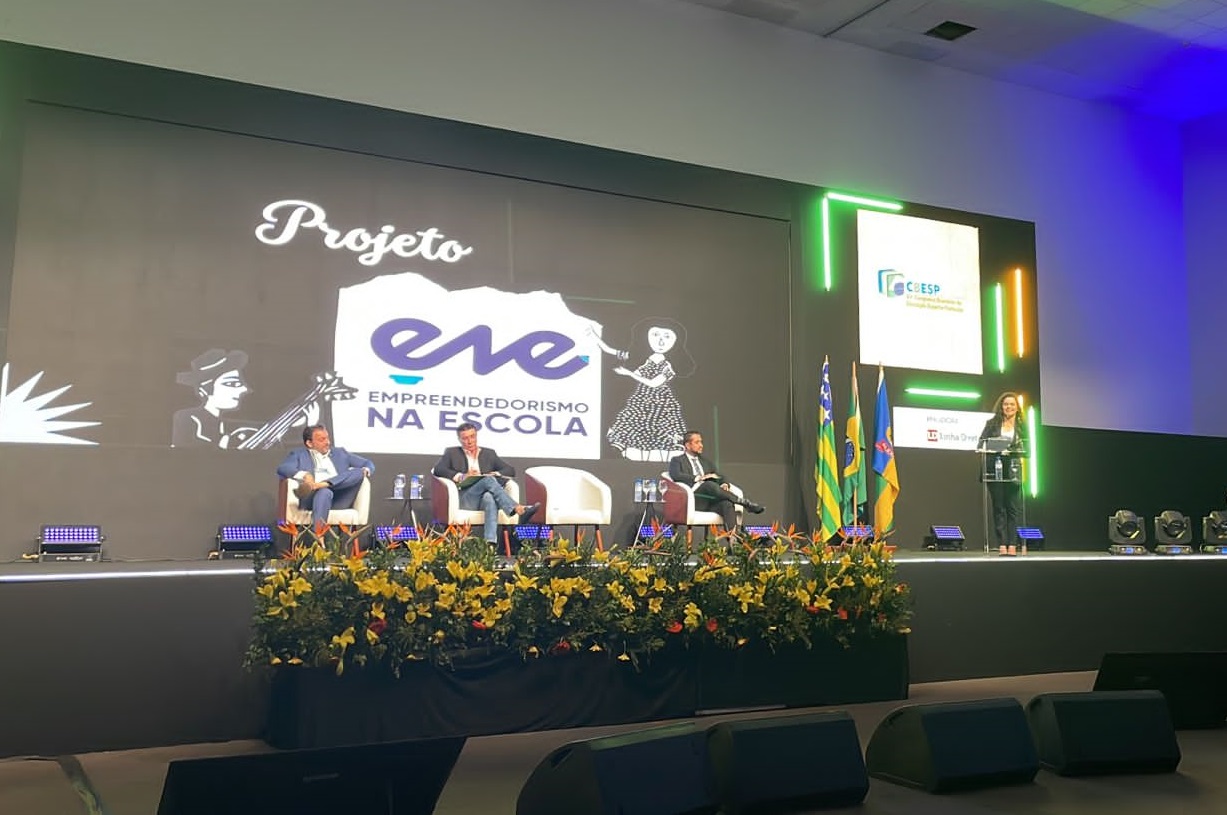 PREFEITA LUCIELLE PARTICIPA DE CONGRESSO NACIONAL SOBRE EDUCAÇÃO SUPERIOR NO BRASIL