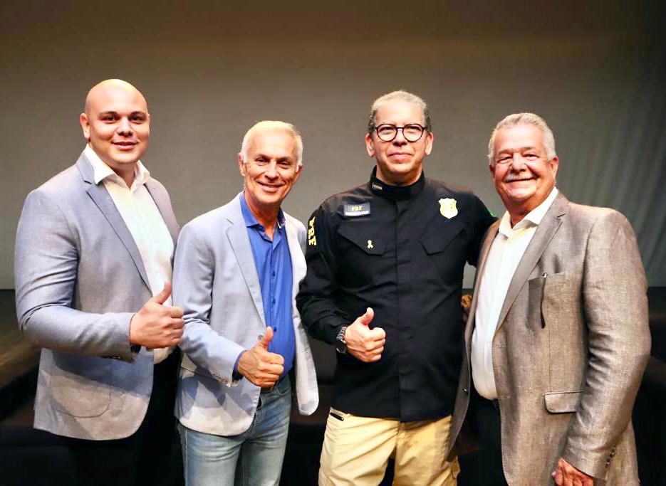 Prefeito de Vitória, Paulo Roberto, prestigia posse do Superintendente da Polícia Rodoviária Federal (PRF) em Pernambuco