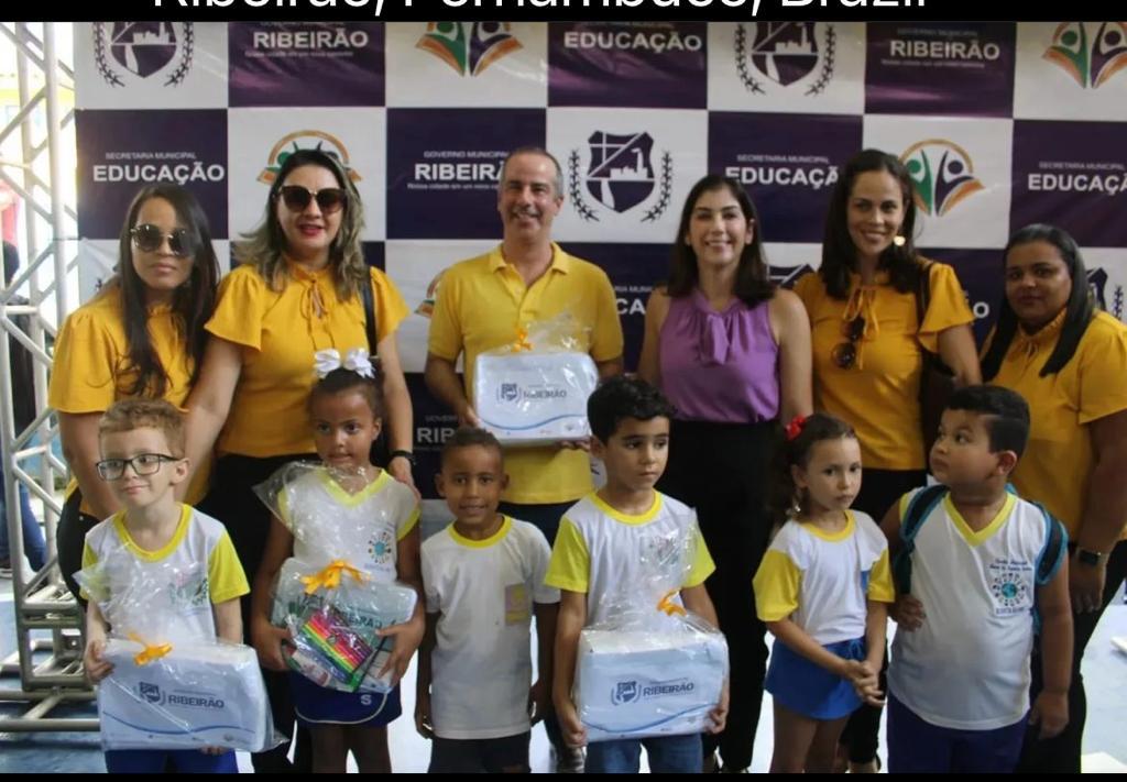 PREFEITURA DO RIBEIRÃO-PE ENTREGA KITS ESCOLARES PARA ALUNOS DA REDE MUNICIPAL DE ENSINO.