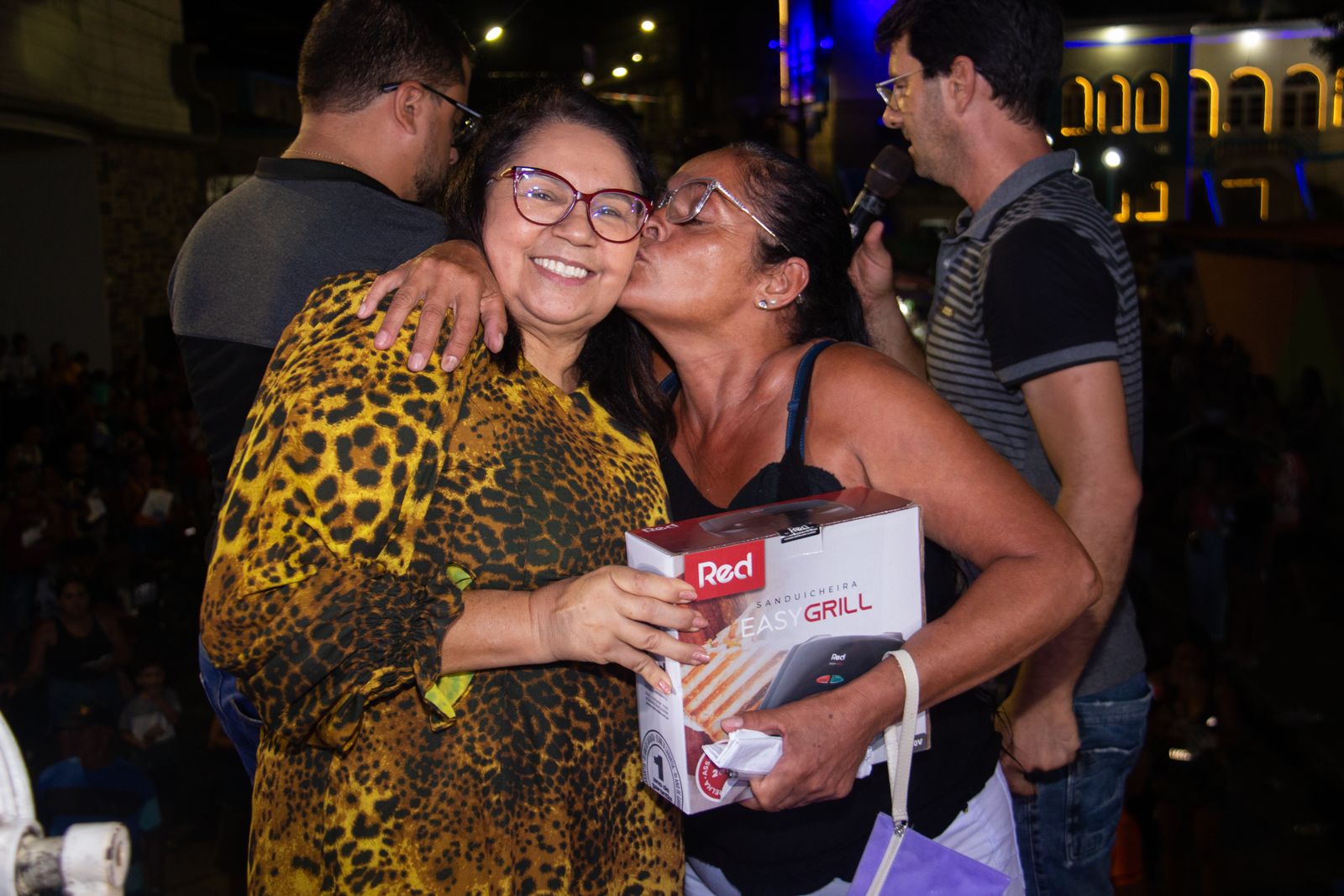 Catende: Dona Graça comemora sucesso do festival do dia das mães.