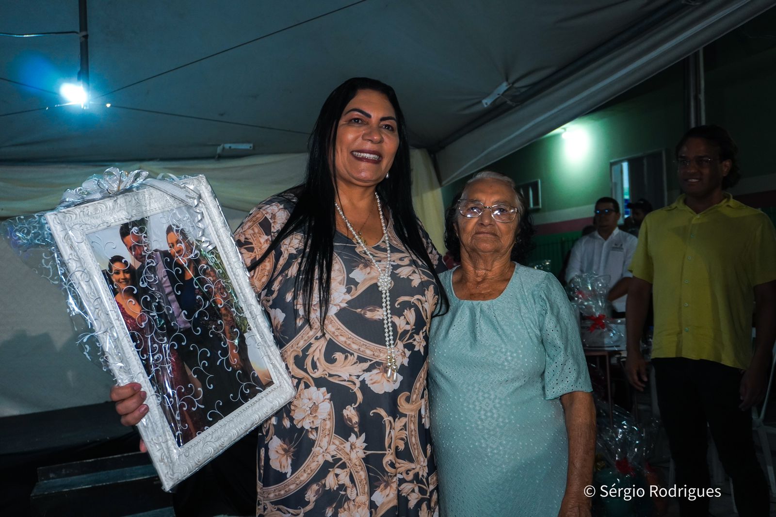 Em noite especial, prefeita Drª Cátia Ribeiro homenageia mães da Passagem do Tó e região