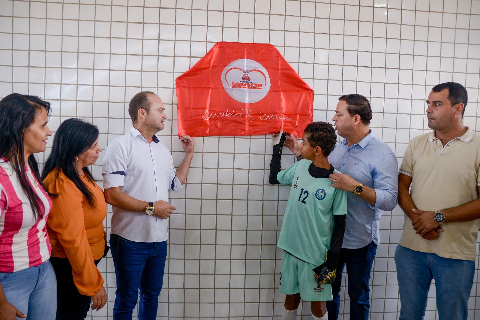 Prefeitura de Garanhuns inaugura quadra poliesportiva de escola da Cohab 3