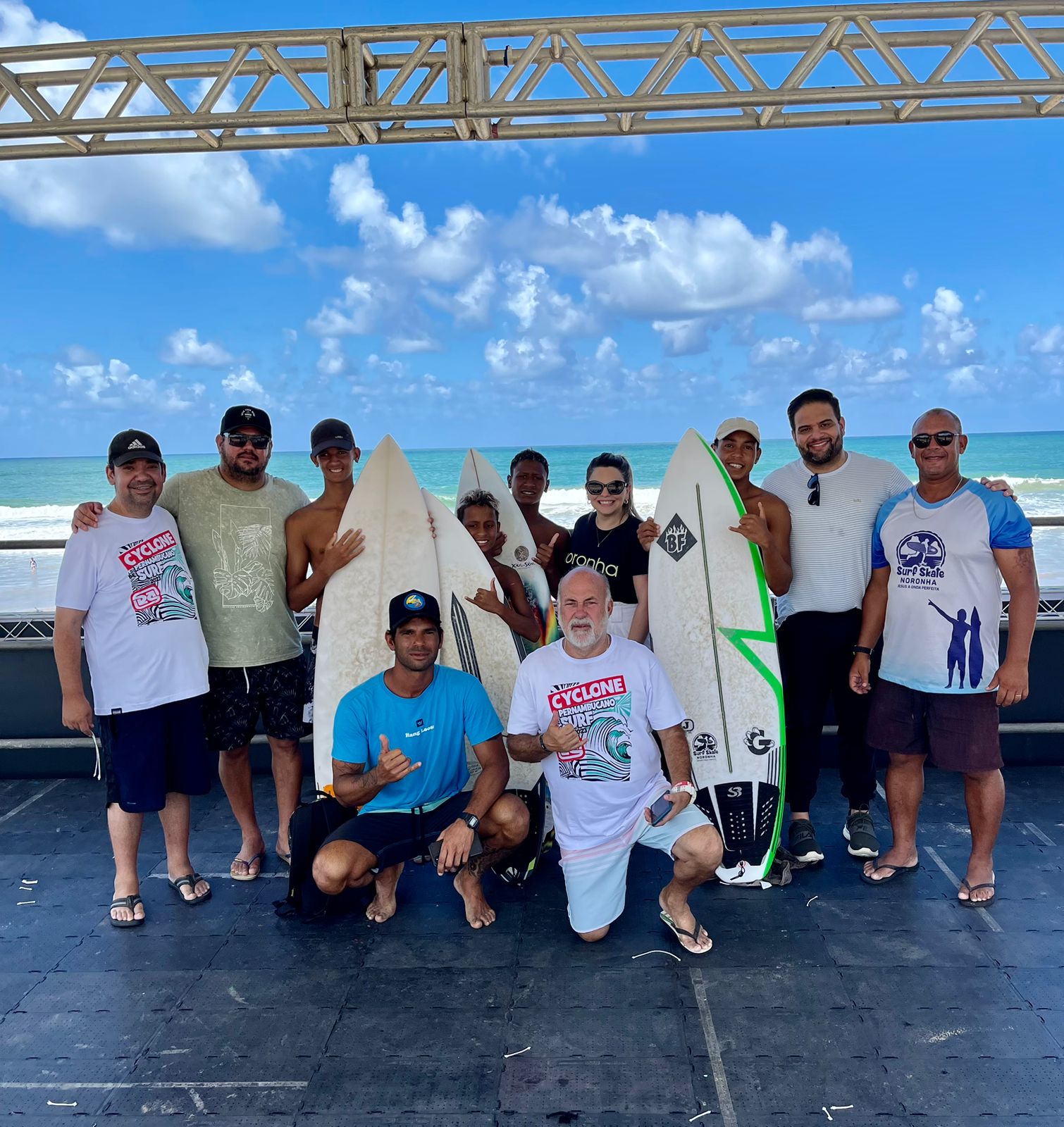 Atletas de Fernando de Noronha participaram, no último final de semana, da 1ª Etapa do Campeonato de Surf de Pernambuco. 