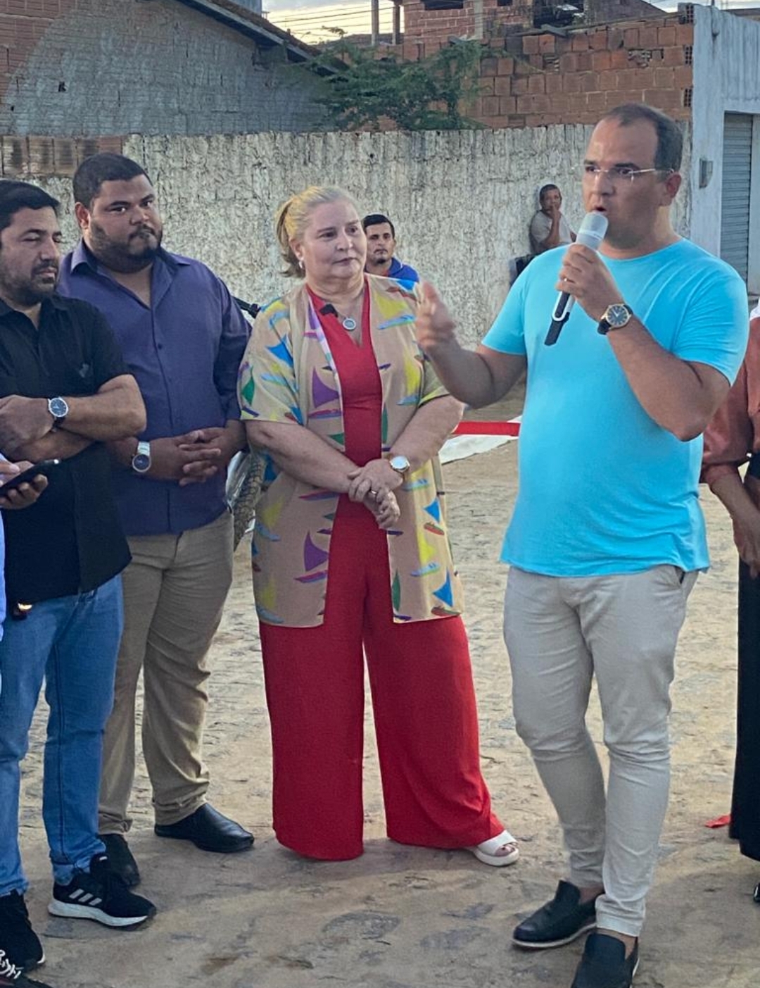 Glória do Goitá: Adriana Paes e Maurício Lira inauguram a pavimentação da rua José Augusto de Santana no bairro Campo Alegre