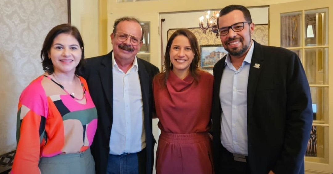 Vice Prefeito de Toritama Romerinho Leal e seu Pai prefeito de Vertentes,Romero Leal,se reuniram com a governadora Raquel Lyra