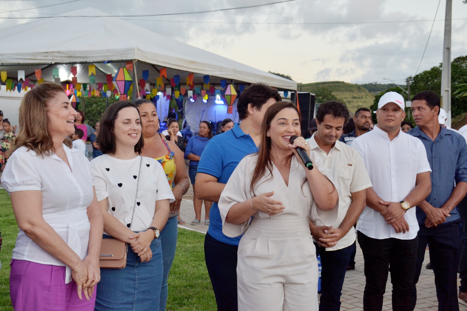 Ridete Pellegrino inaugura praça de Santo Antônio no povoado de Frei Caneca