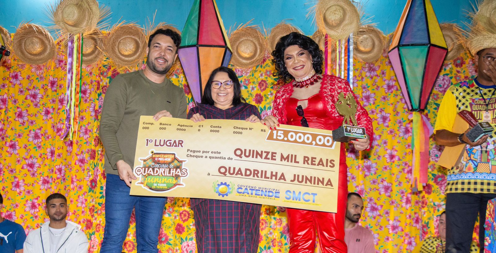 Sucesso: Dona Graça comemora sucesso do maior concurso de quadrilhas estilizadas do interior de Pernambuco