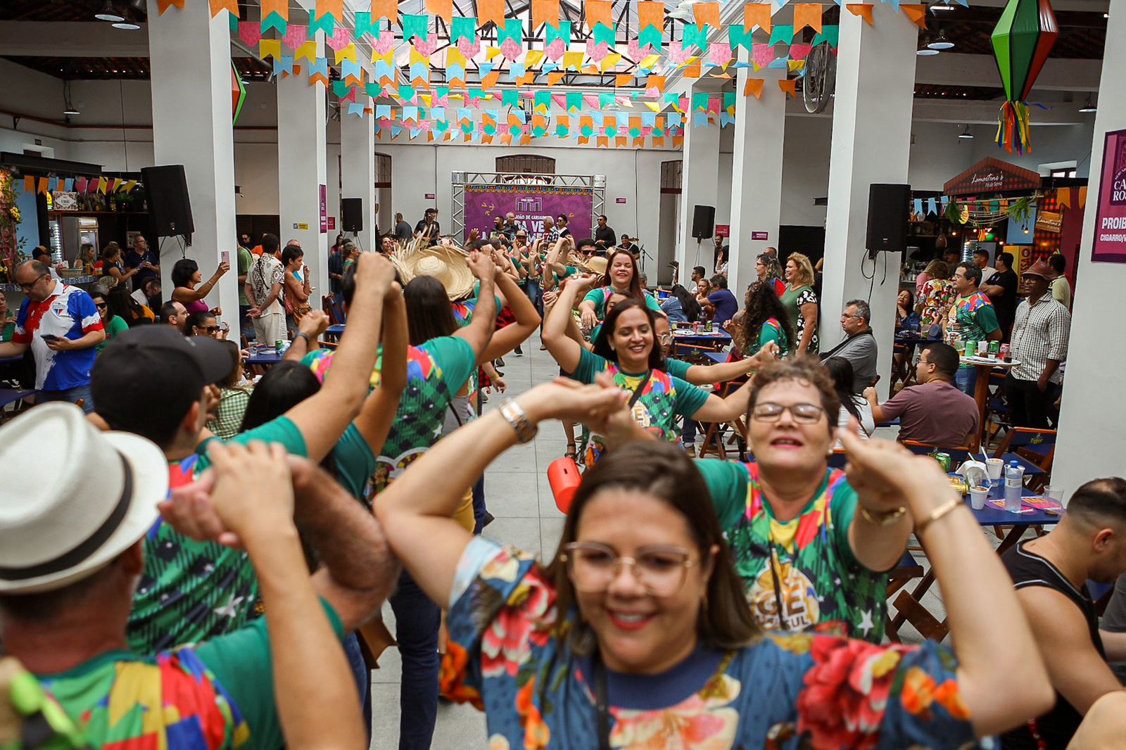 Muito forró e casa cheia marcam a sexta-feira no Polo Casa Rosa