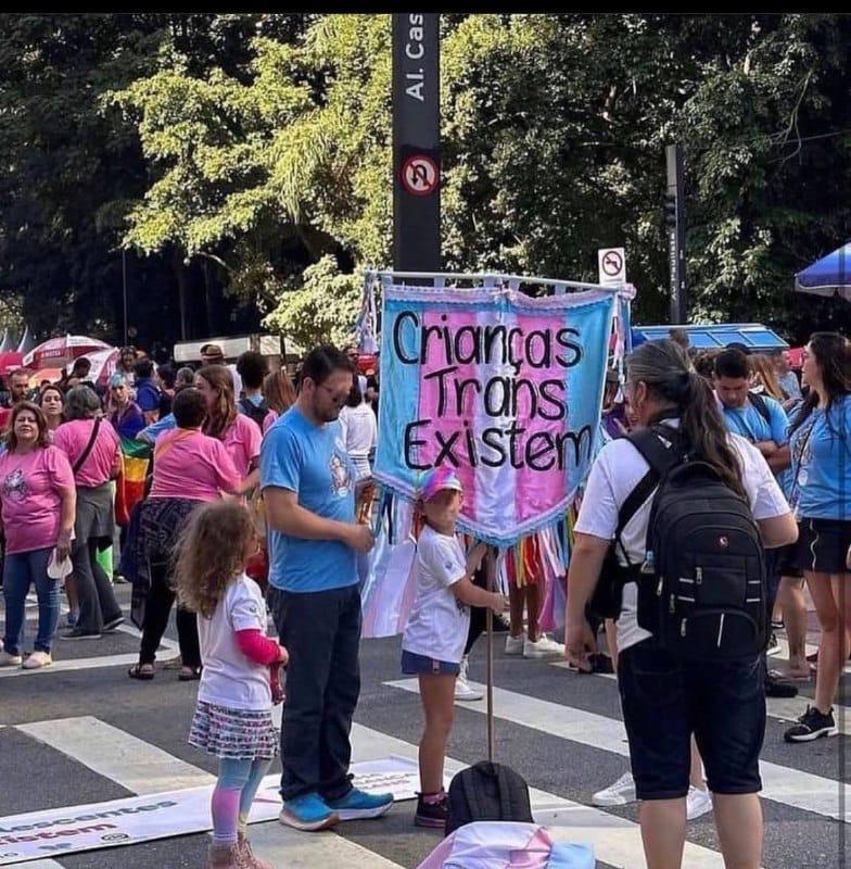 Coronel Feitosa sobe na tribuna da Alepe e indaga: “crianças trans existem?”