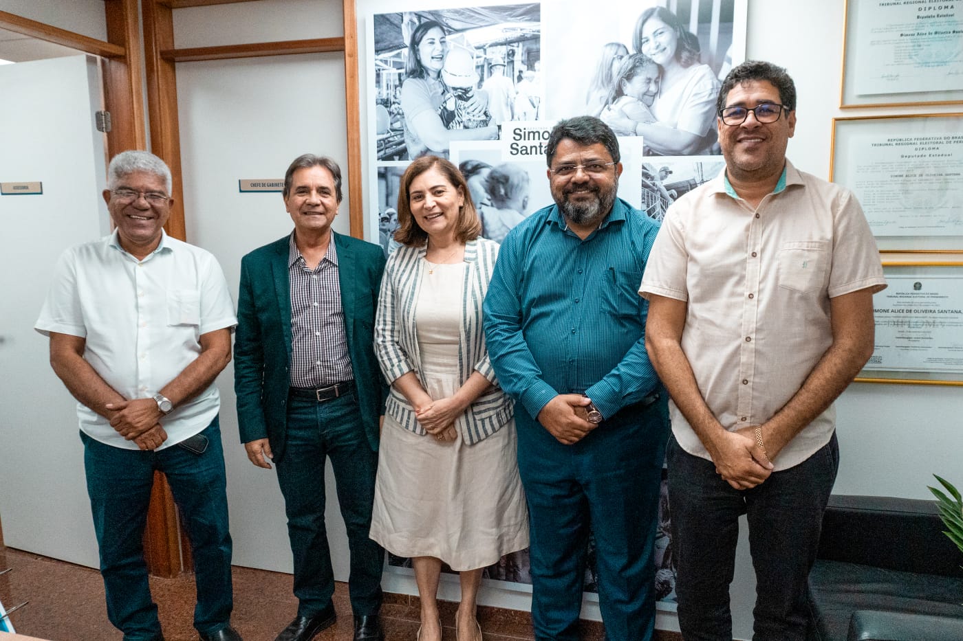 Vereadores de Ipojuca visitam gabinete da deputada Simone Santana