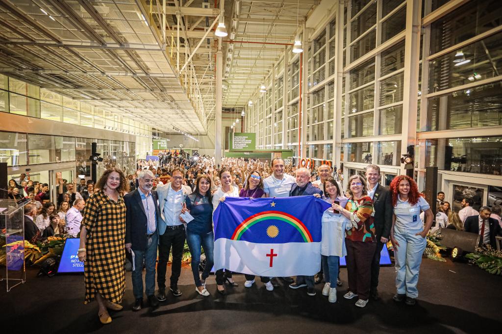 Em Goiana, governadora Raquel Lyra participa de visita ao Polo Automotivo Stellantis ao lado do presidente Lula