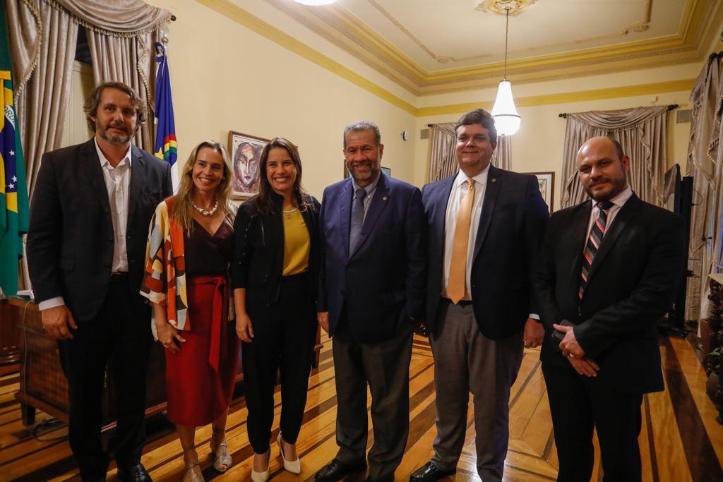 Governadora Raquel Lyra recebe o ministro Carlos Lupi para dialogar sobre melhorias na Previdência Social do país