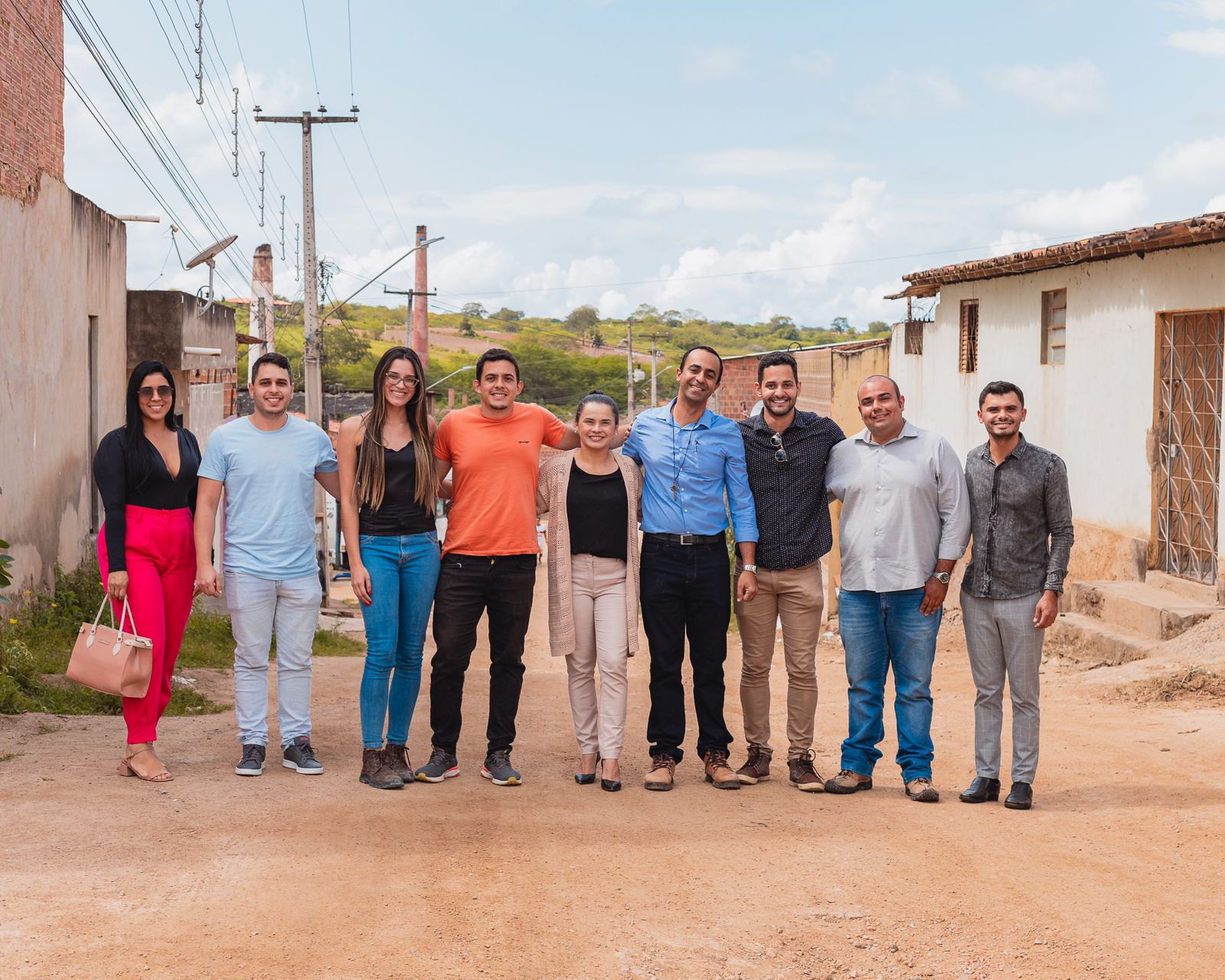 PREFEITA LUCIELLE ANUNCIA CALÇAMENTO EM MAIS DUAS RUAS DO BAIRRO DO CRUZEIRO, EM BEZERROS