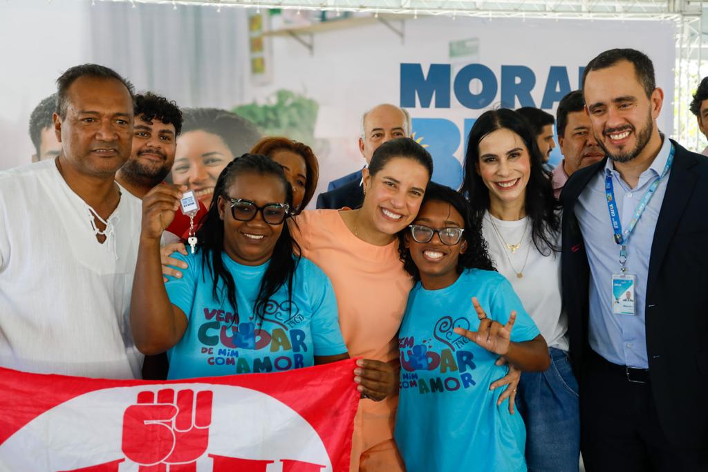 No Recife, governadora Raquel Lyra entrega chaves da casa própria a 232 famílias do Residencial Mulheres de Tejucupapo