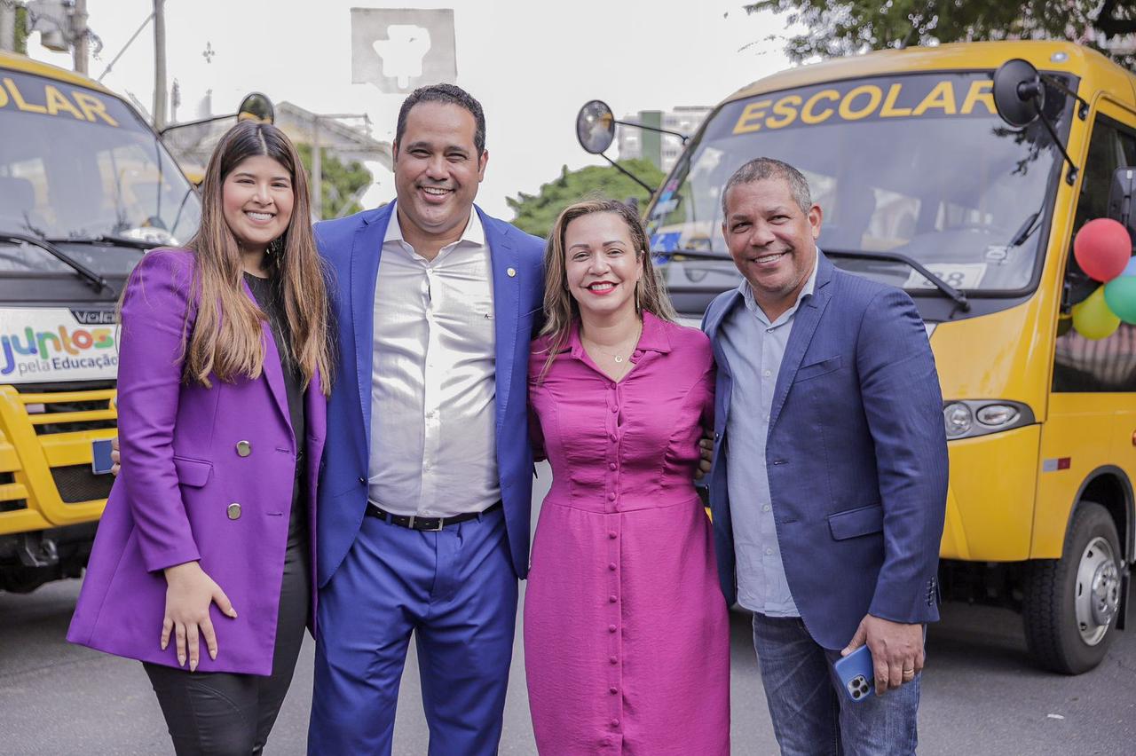 Deputado Jeferson Timóteo entrega ônibus escolares para Cabo de Santo Agostinho, Sirinhaém e Camutanga