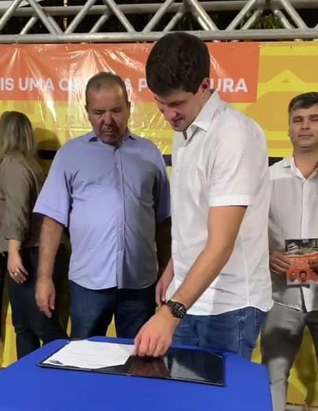 Vereador Hélio Guabiraba comemora parceria de sucesso com o prefeito João Campos e o deputado federal Felipe Carreras