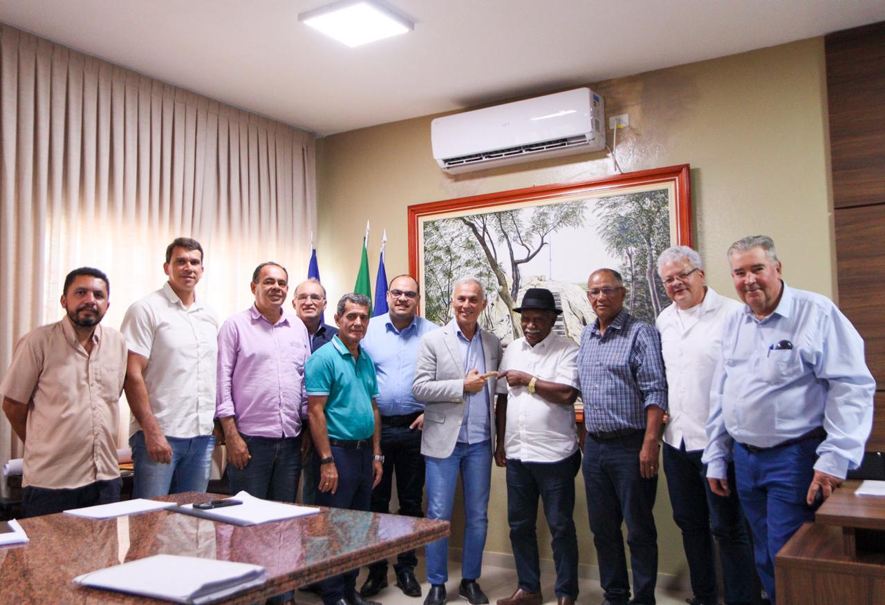 Prefeitos de Vitória de Santo Antão e Carpina fortalecem laços em encontro para troca de experiências