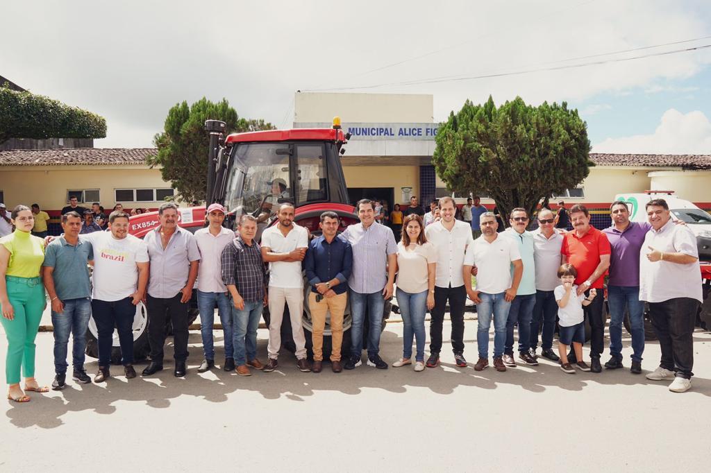 Pedro Campos faz entregas a produtores da agricultura familiar