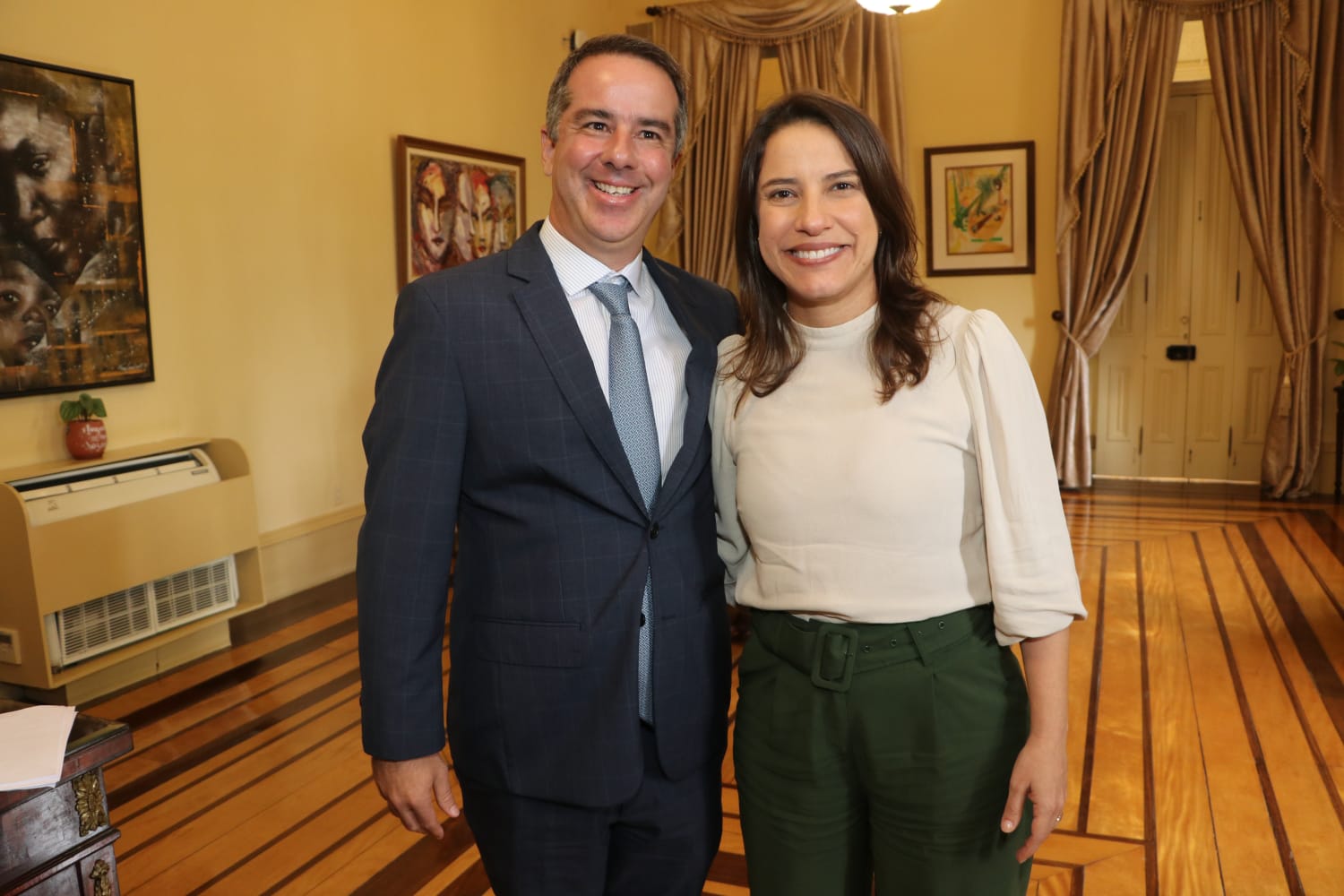 PREFEITO MARCELLO MARANHÃO PARTICIPA DE REUNIÃO COM A GOVERNADORA RAQUEL LYRA.