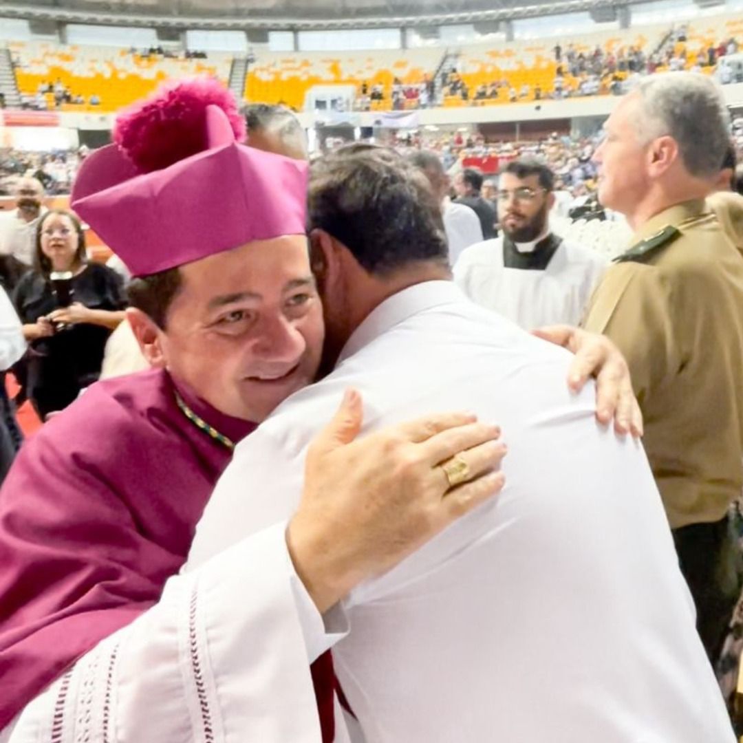 Prefeito de Garanhuns prestigia posse de Dom Paulo Jackson na Arquidiocese de Olinda e Recife