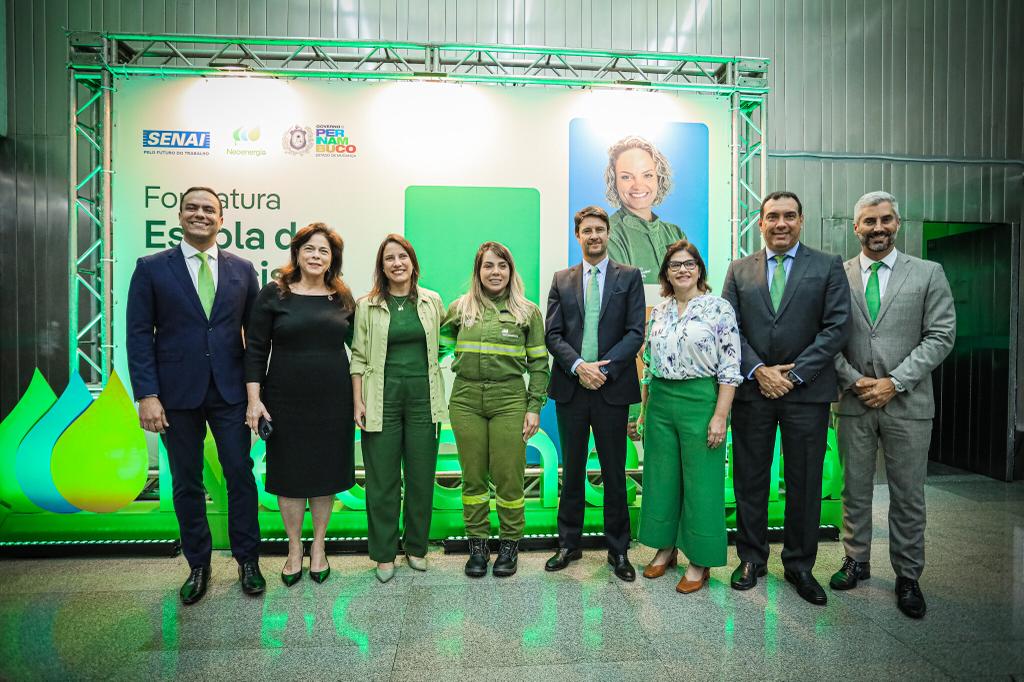 Governadora Raquel Lyra participa de solenidade de formação de novos eletricistas da escola da Neoenergia