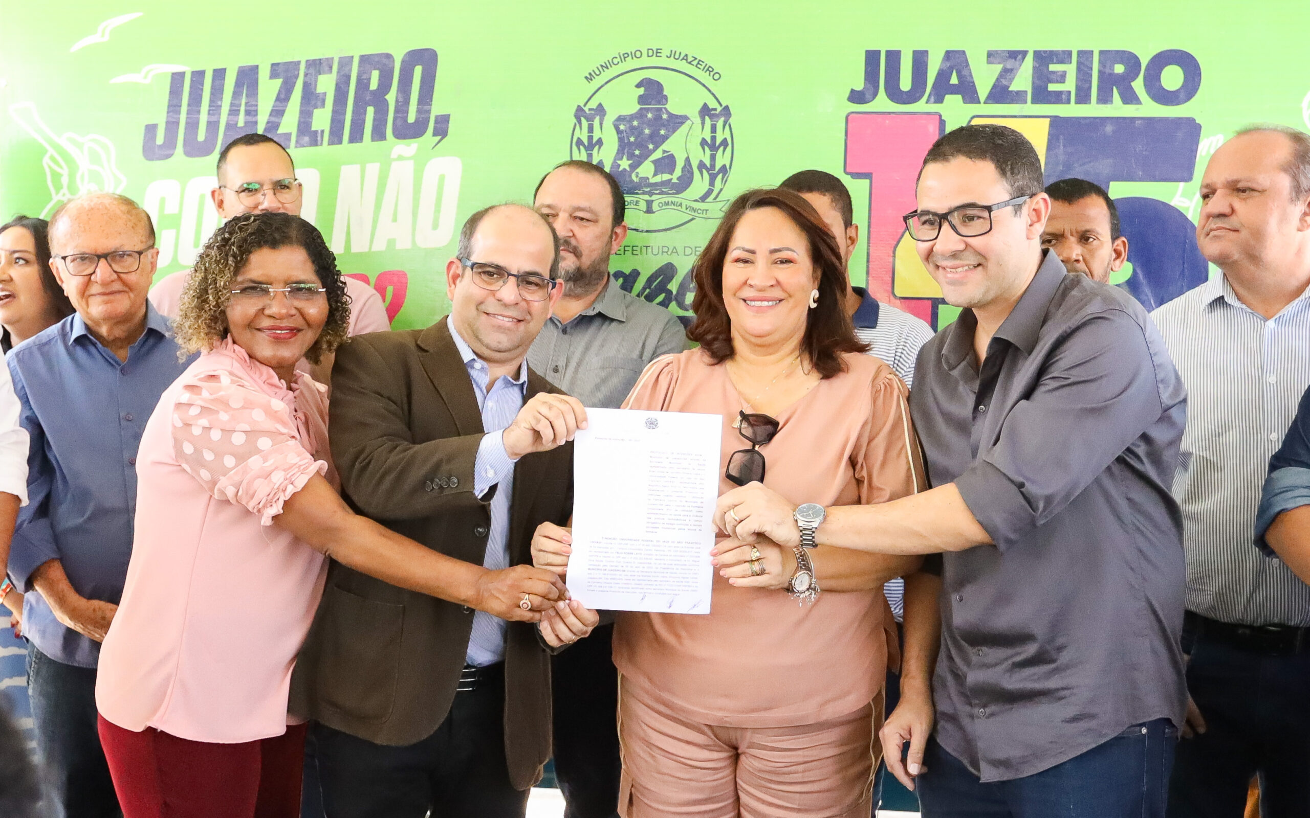 Gestão Suzana Ramos entrega Farmácia Central requalificada, oficializa com a Univasf implementação da Farmácia Escola e assina ordem de serviço para requalificação da UBS Carnaíba