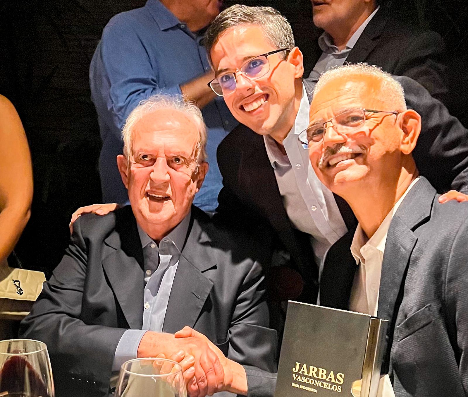 Bosco Silva, ex-vice prefeito de Camaragibe , prestigiou com sua presença ao lado da Governadora de Pernambuco Raquel Lira e Vice Priscila krause no aguardado lançamento da biografia que narra a extraordinária vida do senador Jarbas Vasconcelos.