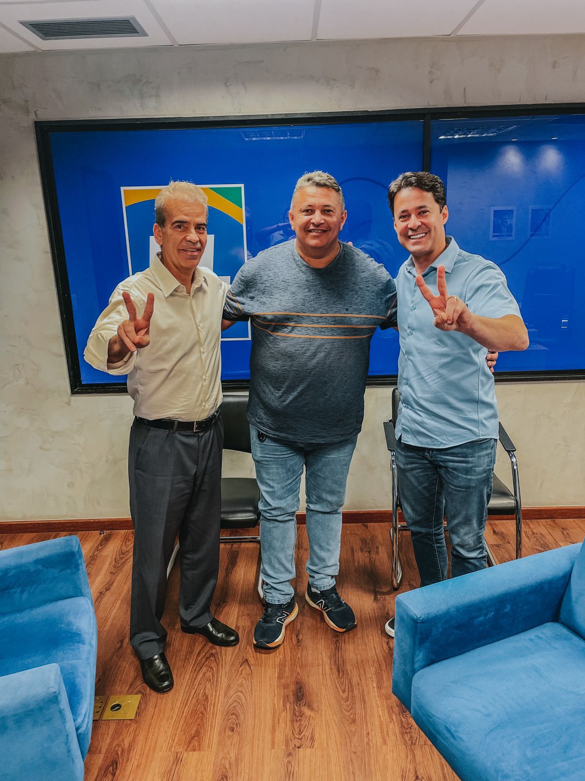 Alberto Feitosa participa de reunião com o presidente do PL estadual Anderson Ferreira e o vereador Marcos da Prestação