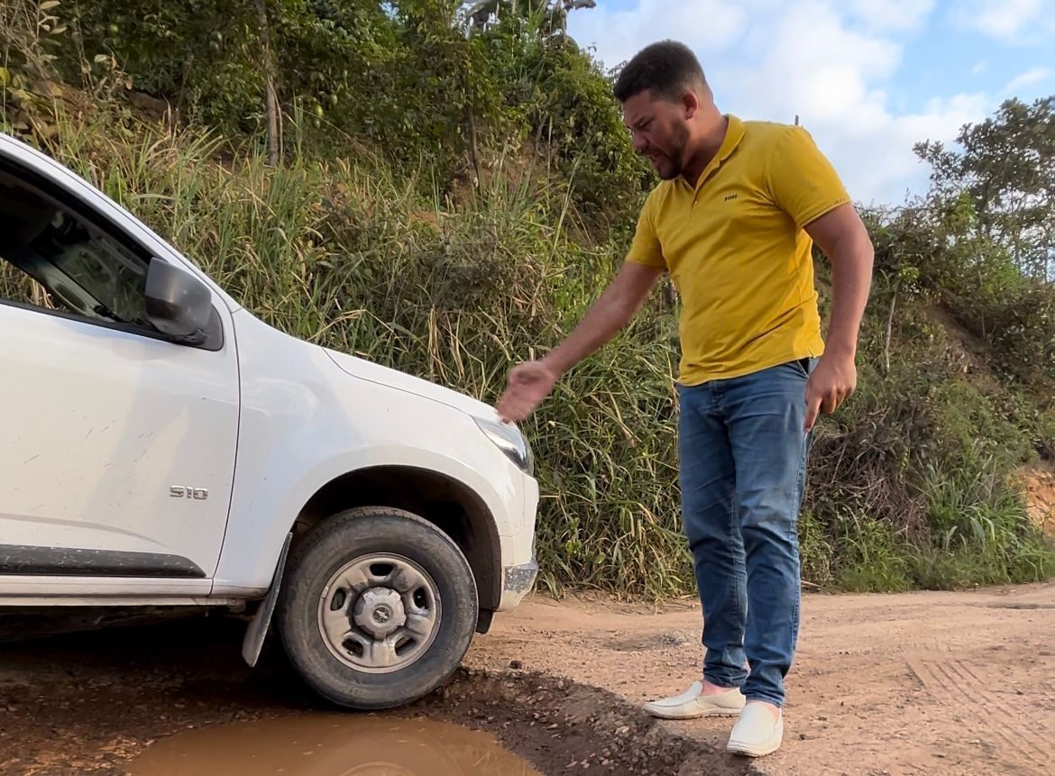 A revolta do deputado Abimael Santos com os buracos da PE-85