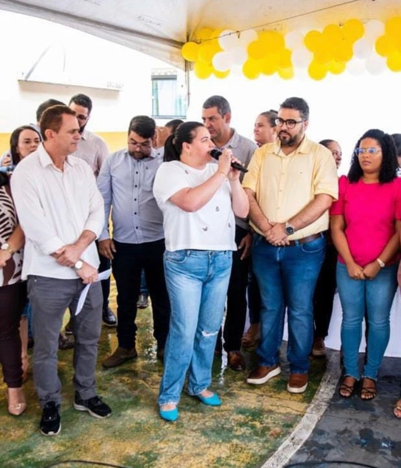 Vereadora de Barra de Guabiraba participou da entrega de ambulâncias para a cidade.