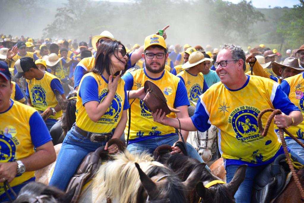 Álvaro Porto e Sandra Paes recebem políticos na 21ª Missa do Vaqueiro de Canhotinho, neste domingo