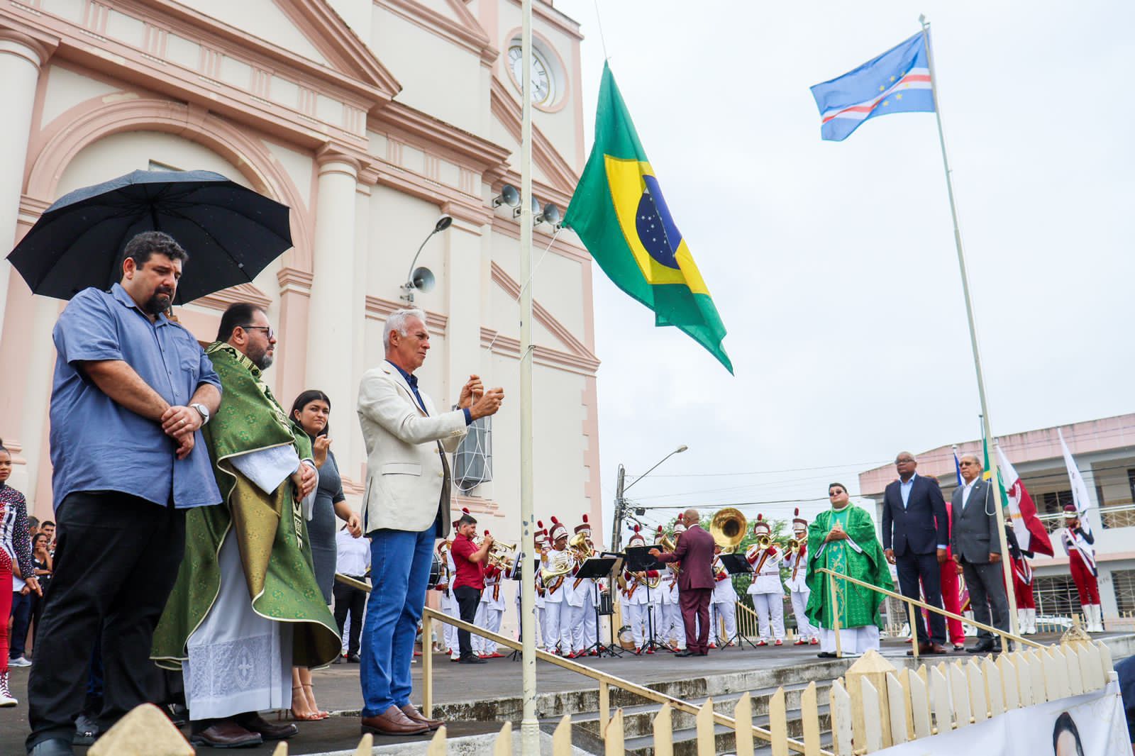 Em Vitória, Paulo Roberto recebe ministro e embaixador de Cabo Verde